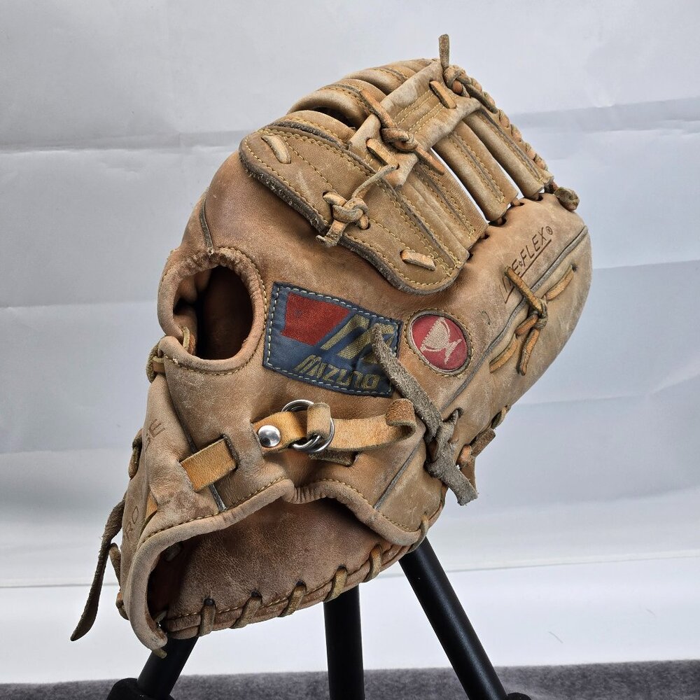 RHT Mizuno MT2072 Lite-Flex Professional Model Crest E-Z Pocket Pro-Close Glove